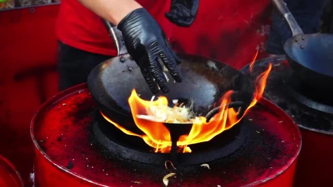 Stock Video Person Cooking In A Wok Pan With High Flame Live Wallpaper - Free Live Wallpaper