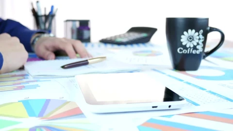 Stock Video Person Doing Accounts With A Tablet Live Wallpaper - Free Live Wallpaper