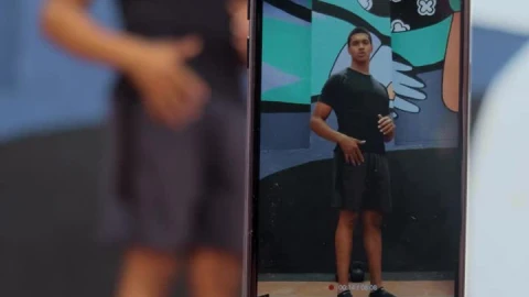 Stock Video Person Is Filmed Exercising With A Cell Phone Live Wallpaper - Free Live Wallpaper
