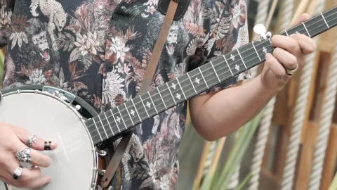 Stock Video Person Nimbly Playing The Banjo Live Wallpaper - Free Live Wallpaper