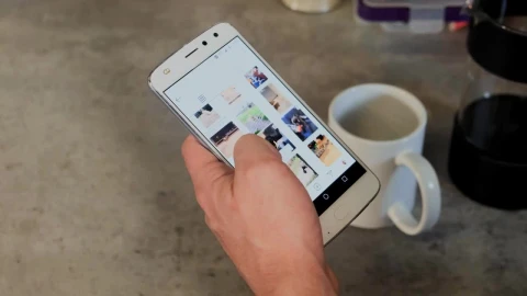 Stock Video Person On Social Media While Serving Coffee Live Wallpaper - Free Live Wallpaper