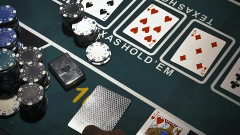Video Stock Person Playing Texas Holdem Live Wallpaper Free - Free Live Wallpaper