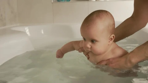Video Stock Person Puts A Baby In The Bathtub Live Wallpaper Free - Free Live Wallpaper