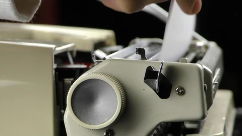Video Stock Person Putting Paper On A Typewriter Live Wallpaper Free - Free Live Wallpaper
