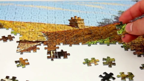 Video Stock Person Putting Together A Puzzle Live Wallpaper Free - Free Live Wallpaper