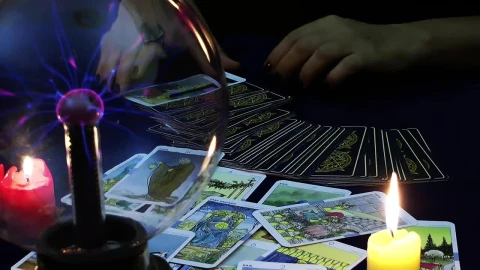 Video Stock Person Reading The Tarot Live Wallpaper Free - Free Live Wallpaper