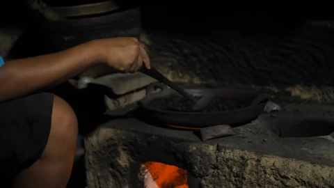 Video Stock Person Roasting Coffee Beans Live Wallpaper Free - Free Live Wallpaper