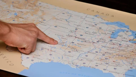 Video Stock Person Searching With His Finger A Place On A Map Live Wallpaper Free - Free Live Wallpaper