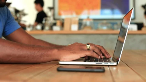 Video Stock Person Typing On His Laptop In A Restaurant Live Wallpaper Free - Free Live Wallpaper