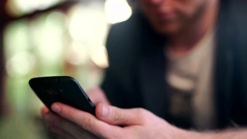 Video Stock Person Using His Smartphone Live Wallpaper Free - Free Live Wallpaper