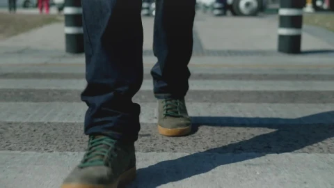 Video Stock Person Walking On Crosswalk Live Wallpaper Free - Free Live Wallpaper