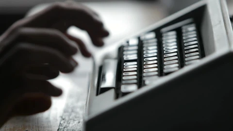 Video Stock Person Writing A Letter With A Typewriter Live Wallpaper Free - Free Live Wallpaper