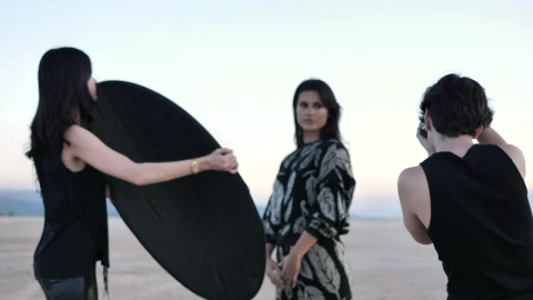 Video Stock Photo Session In The Middle Of A Desert Live Wallpaper Free - Free Live Wallpaper