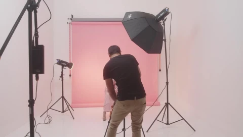 Video Stock Photo Session With A Model In A Professional Studio Live Wallpaper Free - Free Live Wallpaper