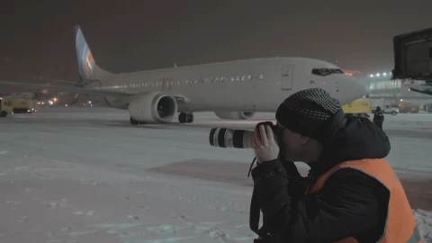 Video Stock Photographer At An Airport Live Wallpaper Free - Free Live Wallpaper