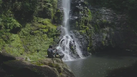 Video Stock Photographer Shooting Waterfall Live Wallpaper Free - Free Live Wallpaper