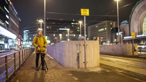 Video Stock Photographer Standing By A Tram Line Live Wallpaper Free - Free Live Wallpaper