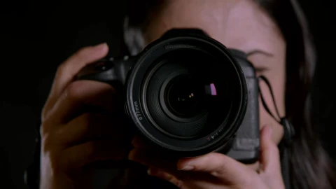Video Stock Photographer Using A Digital Camera Live Wallpaper Free - Free Live Wallpaper