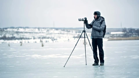 Video Stock Photographer Working In A Winter Forest Live Wallpaper Free - Free Live Wallpaper