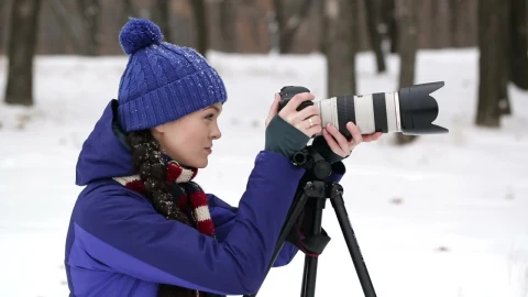 Video Stock Photographer Working In Nature In Winter Live Wallpaper Free - Free Live Wallpaper