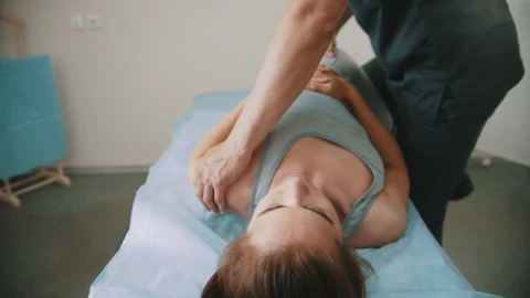 Video Stock Physiotherapist Working On A Womans Body Live Wallpaper Free - Free Live Wallpaper