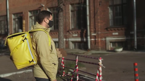 Video Stock Pizza Delivery Man With A Mask Live Wallpaper Free - Free Live Wallpaper