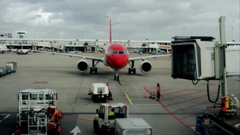 Video Stock Plane Arriving To An Airport Terminal Live Wallpaper Free - Free Live Wallpaper