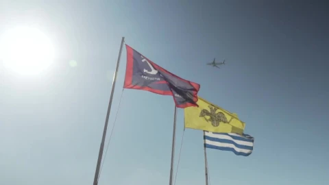 Video Stock Plane Flying Past Three Flags Live Wallpaper Free - Free Live Wallpaper