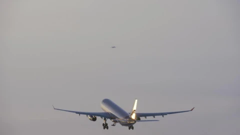 Video Stock Plane Landing Gear Going Up Live Wallpaper Free - Free Live Wallpaper