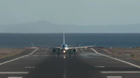 Video Stock Plane Leaving An Island Live Wallpaper Free - Free Live Wallpaper