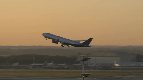Video Stock Plane Taking Off At Dusk Live Wallpaper Free - Free Live Wallpaper