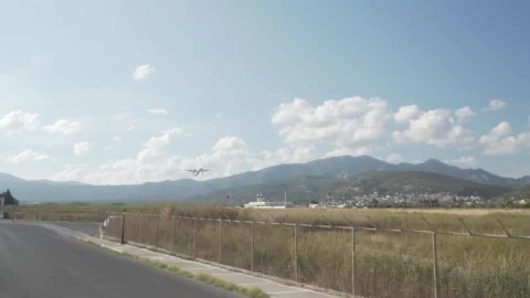 Video Stock Plane Taking Off From A City Live Wallpaper Free - Free Live Wallpaper