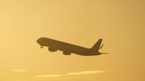 Video Stock Plane Taking Off In The Evening Live Wallpaper Free - Free Live Wallpaper