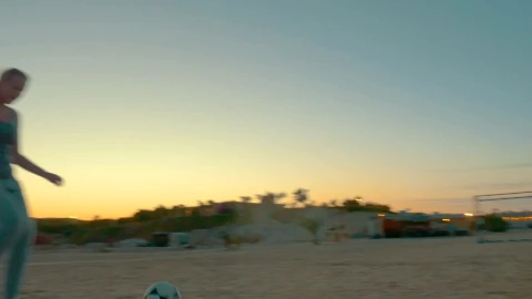 Video Stock Playing A Ball Game At The Beach Live Wallpaper Free - Free Live Wallpaper