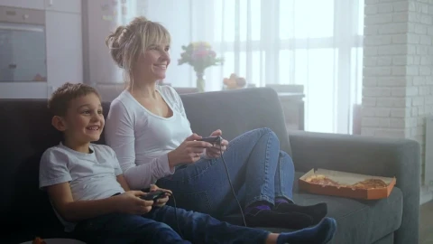 Video Stock Playing Video Games Together Live Wallpaper Free - Free Live Wallpaper