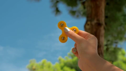 Video Stock Playing With A Fidget Spinner Live Wallpaper Free - Free Live Wallpaper