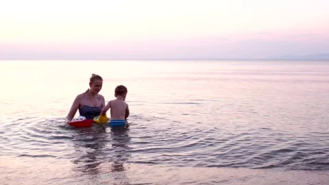 Video Stock Playing With A Toy Boat Live Wallpaper Free - Free Live Wallpaper
