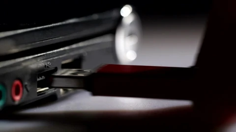 Video Stock Plugging In A Usb Drive Live Wallpaper Free - Free Live Wallpaper