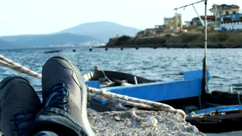 Video Stock Point Of View Of A Person Relaxing By The Sea Live Wallpaper Free - Free Live Wallpaper