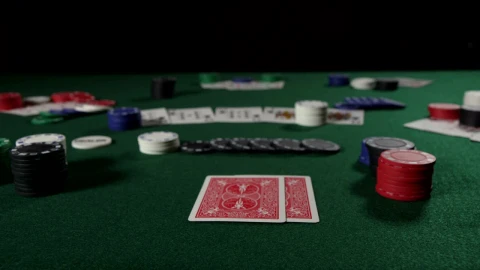 Video Stock Poker Player Checking Their Cards Live Wallpaper Free - Free Live Wallpaper