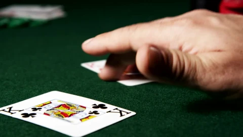 Video Stock Poker Player Moving Their Cards Live Wallpaper Free - Free Live Wallpaper