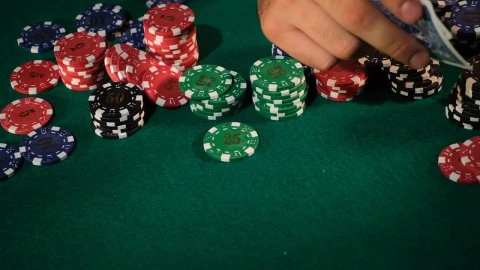 Video Stock Poker Player Shows A Pair Of Aces Live Wallpaper Free - Free Live Wallpaper