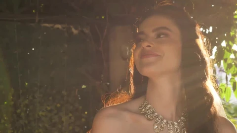 Video Stock Portrait Of A Bride Smiling Live Wallpaper Free - Free Live Wallpaper