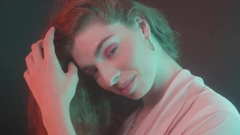 Video Stock Portrait Of A Captivating Young Woman Live Wallpaper Free - Free Live Wallpaper