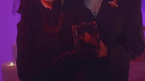 Video Stock Portrait Of A Couple Of Catrines With A Photo In Live Wallpaper Free - Free Live Wallpaper