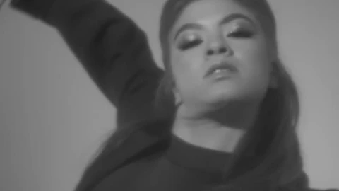 Video Stock Portrait Of A Dancer During A Performance Live Wallpaper Free - Free Live Wallpaper