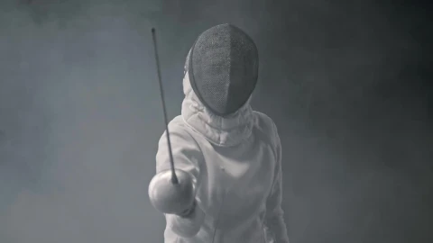 Video Stock Portrait Of A Fencer Who Waves His Sword Live Wallpaper Free - Free Live Wallpaper