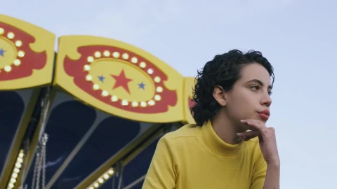 Video Stock Portrait Of A Girl At An Amusement Park Live Wallpaper Free - Free Live Wallpaper