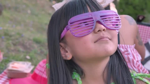 Video Stock Portrait Of A Girl On A Picnic Live Wallpaper Free - Free Live Wallpaper