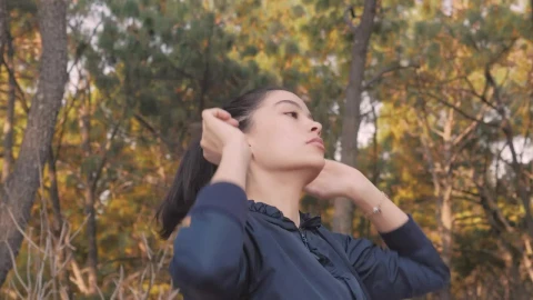 Video Stock Portrait Of A Girl Warming Up Before Exercising Live Wallpaper Free - Free Live Wallpaper